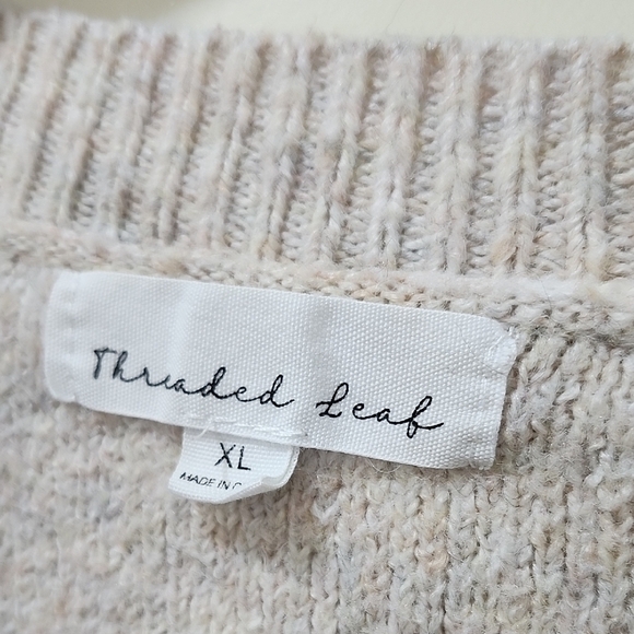 Cozy Floral Knit Sweater - Gray, Blue, Red - Picture 2 of 8